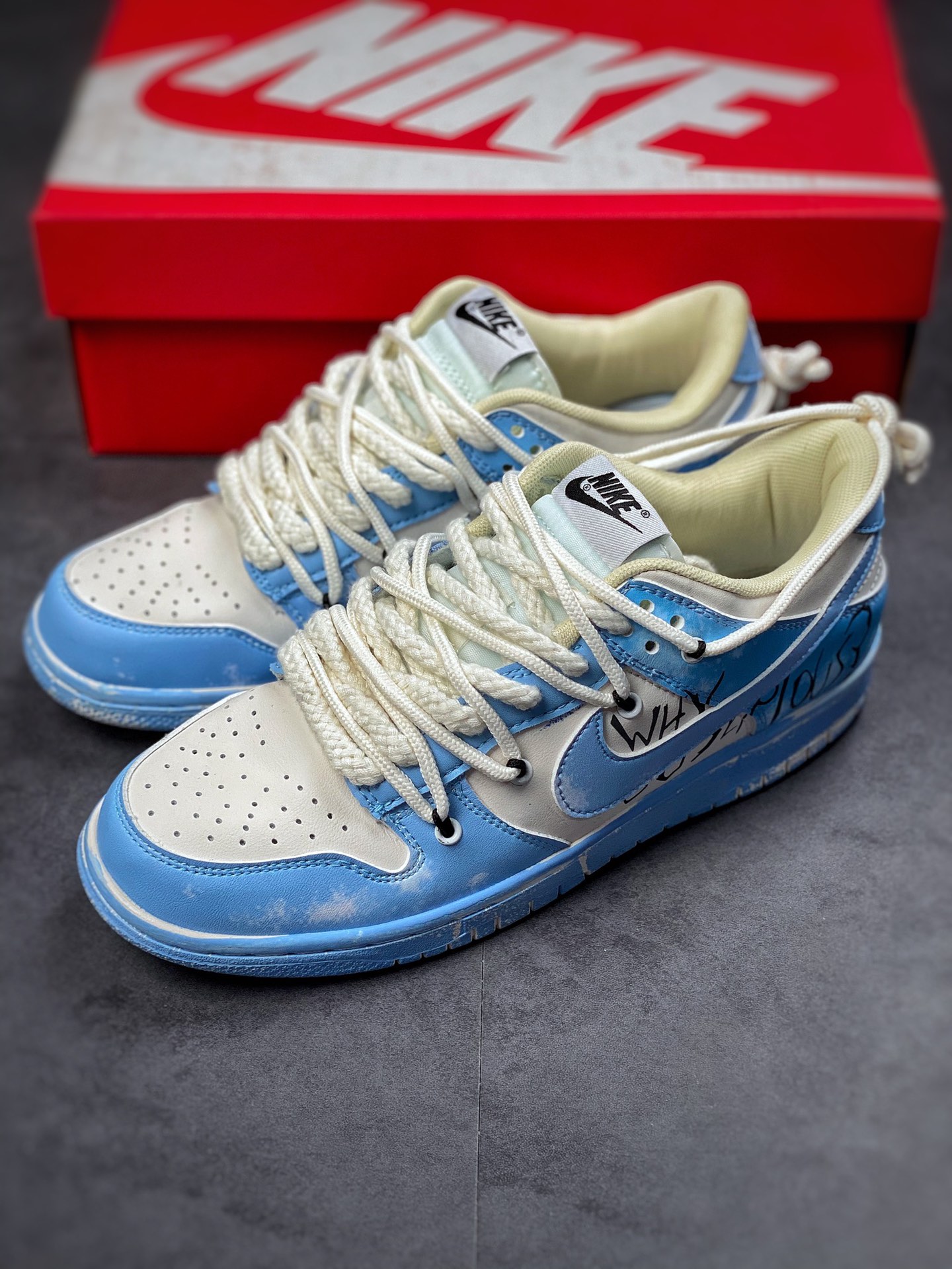 190 Nike SB Dunk Low 解构抽绳低帮 性价比天花板 尝鲜先行版 原装头层材料 独家版型蒸餾加工 帶來的是更好的视觉和脚感体验 官方货号：DD1503 109 Size：35.5 36 36.5 37.5 38 38.5 39 40 40.5 41 42 42.5 43 44 44.5 45 编码#GJ081417