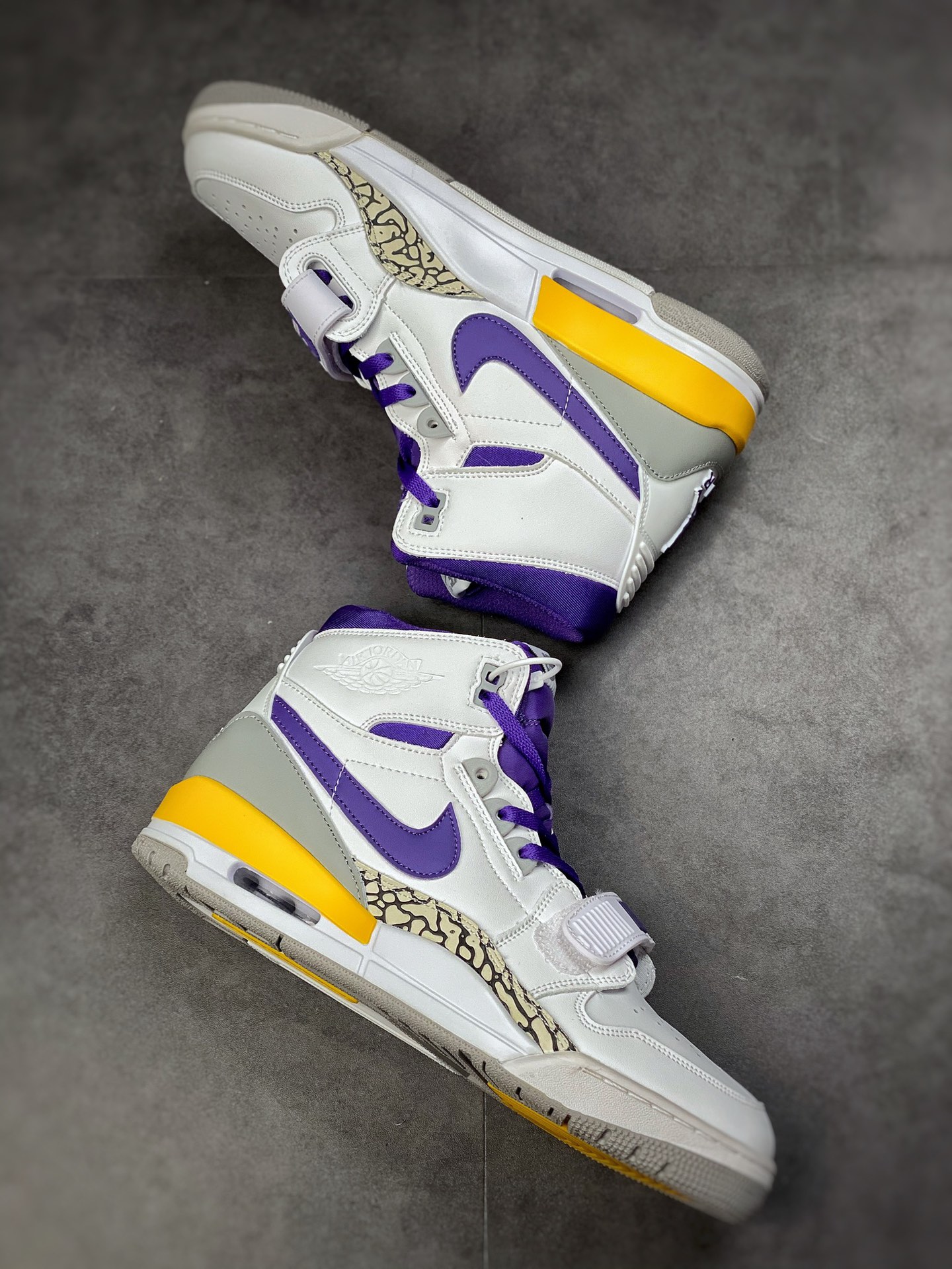 240 Air Jordan Legacy 312 “湖人”白紫黄 AV3922-157