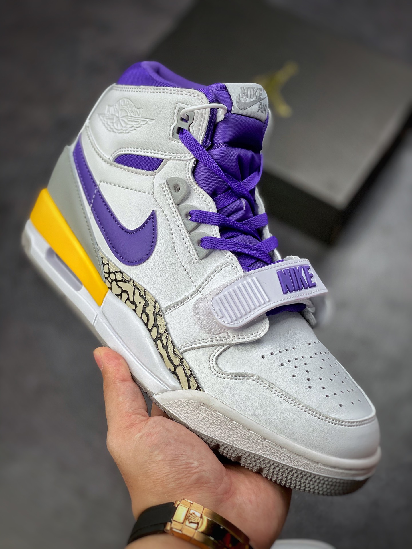 240 Air Jordan Legacy 312 “湖人”白紫黄 AV3922-157