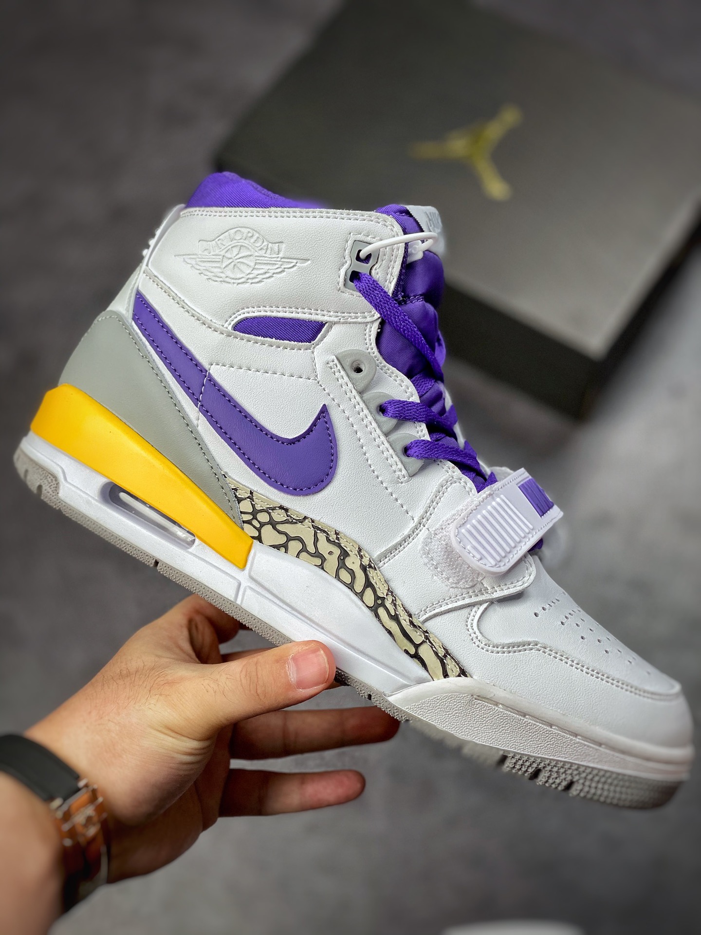 240 Air Jordan Legacy 312 “湖人”白紫黄 AV3922-157