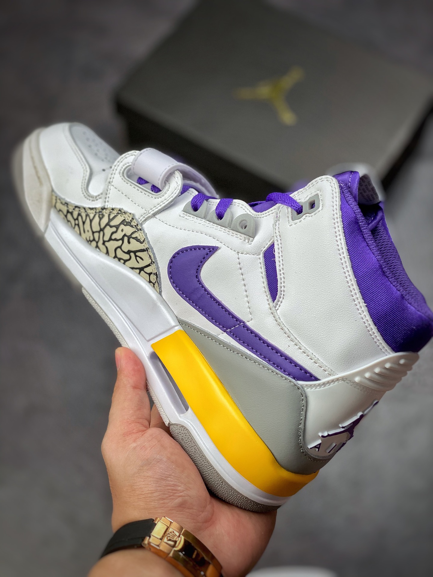 240 Air Jordan Legacy 312 “湖人”白紫黄 AV3922-157