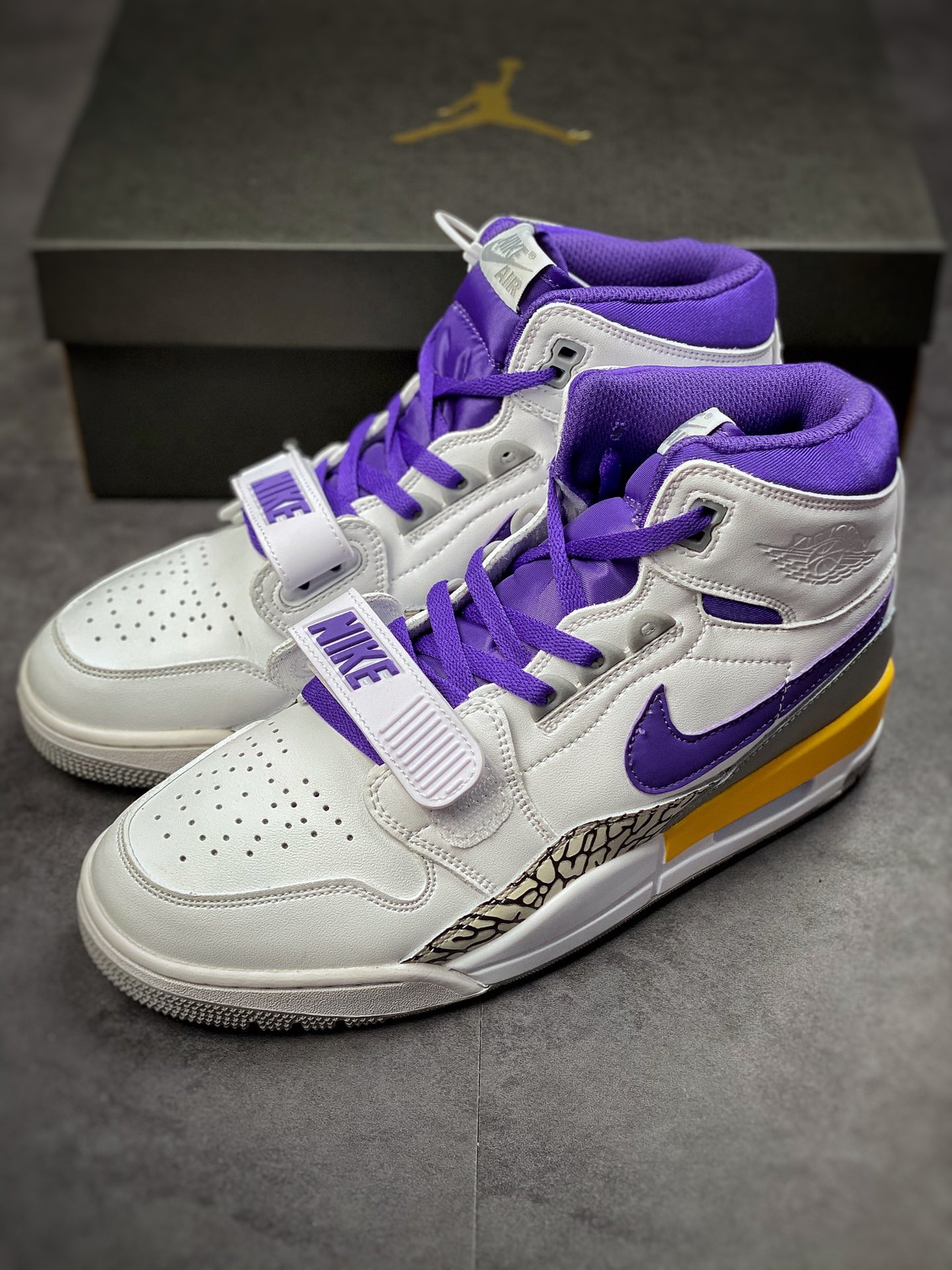 240 Air Jordan Legacy 312 “湖人”白紫黄 AV3922-157