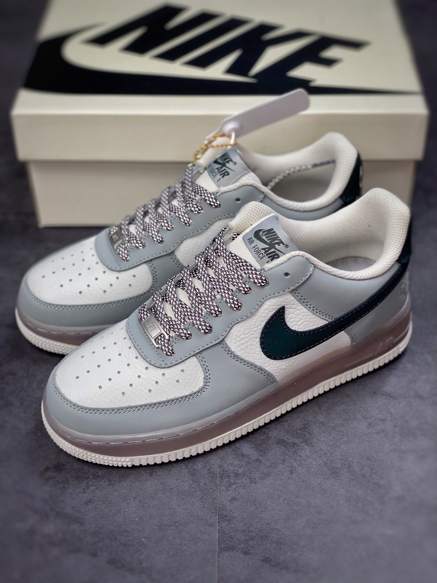 Nike Air Force 1 Low 07 x Reigning Champ 新卫冕冠军联名 CW1888-608 Nike Air Force 1 Low 07 x Reigning Champ 新卫冕冠军联名 CW1888-608
