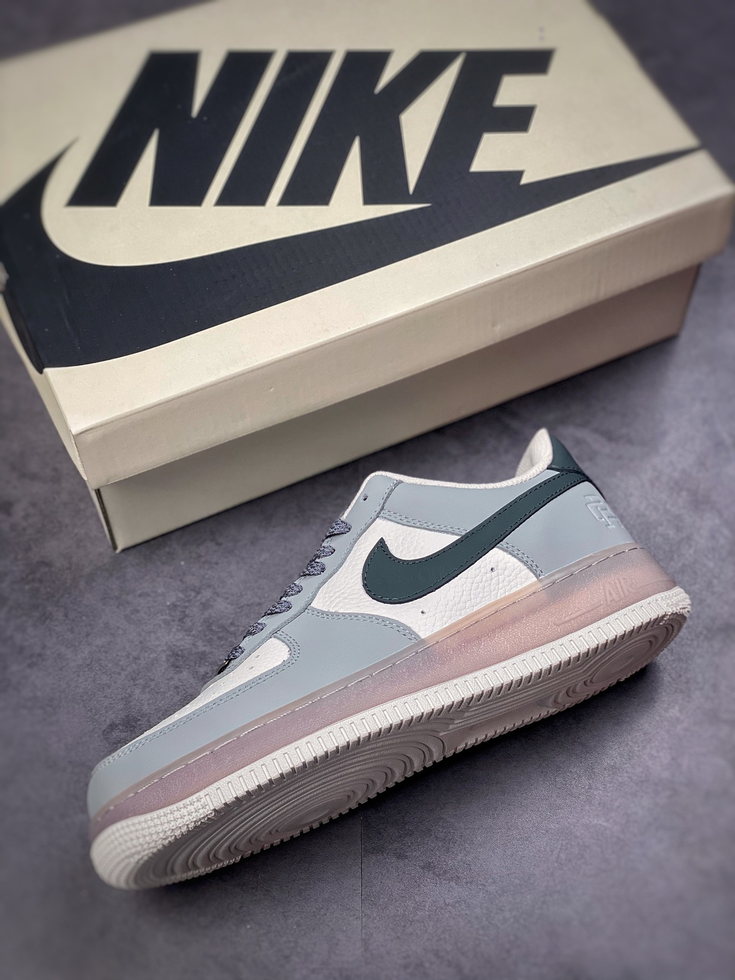 Nike Air Force 1 Low 07 x Reigning Champ 新卫冕冠军联名 CW1888-608 Nike Air Force 1 Low 07 x Reigning Champ 新卫冕冠军联名 CW1888-608
