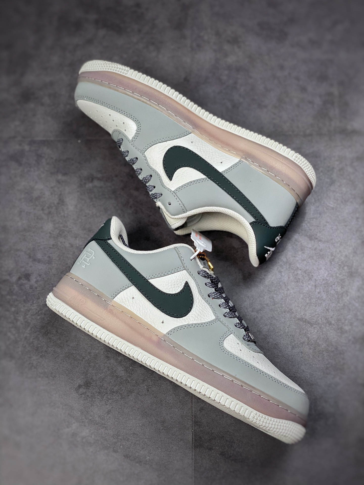 Nike Air Force 1 Low 07 x Reigning Champ 新卫冕冠军联名 CW1888-608 Nike Air Force 1 Low 07 x Reigning Champ 新卫冕冠军联名 CW1888-608