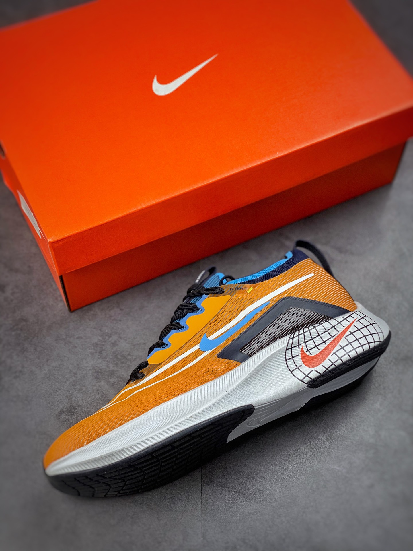 Nike Zoom Fly 4 男子超弹碳板跑步鞋DO9583-700 Nike Zoom Fly 4 男子超弹碳板跑步鞋DO9583-700