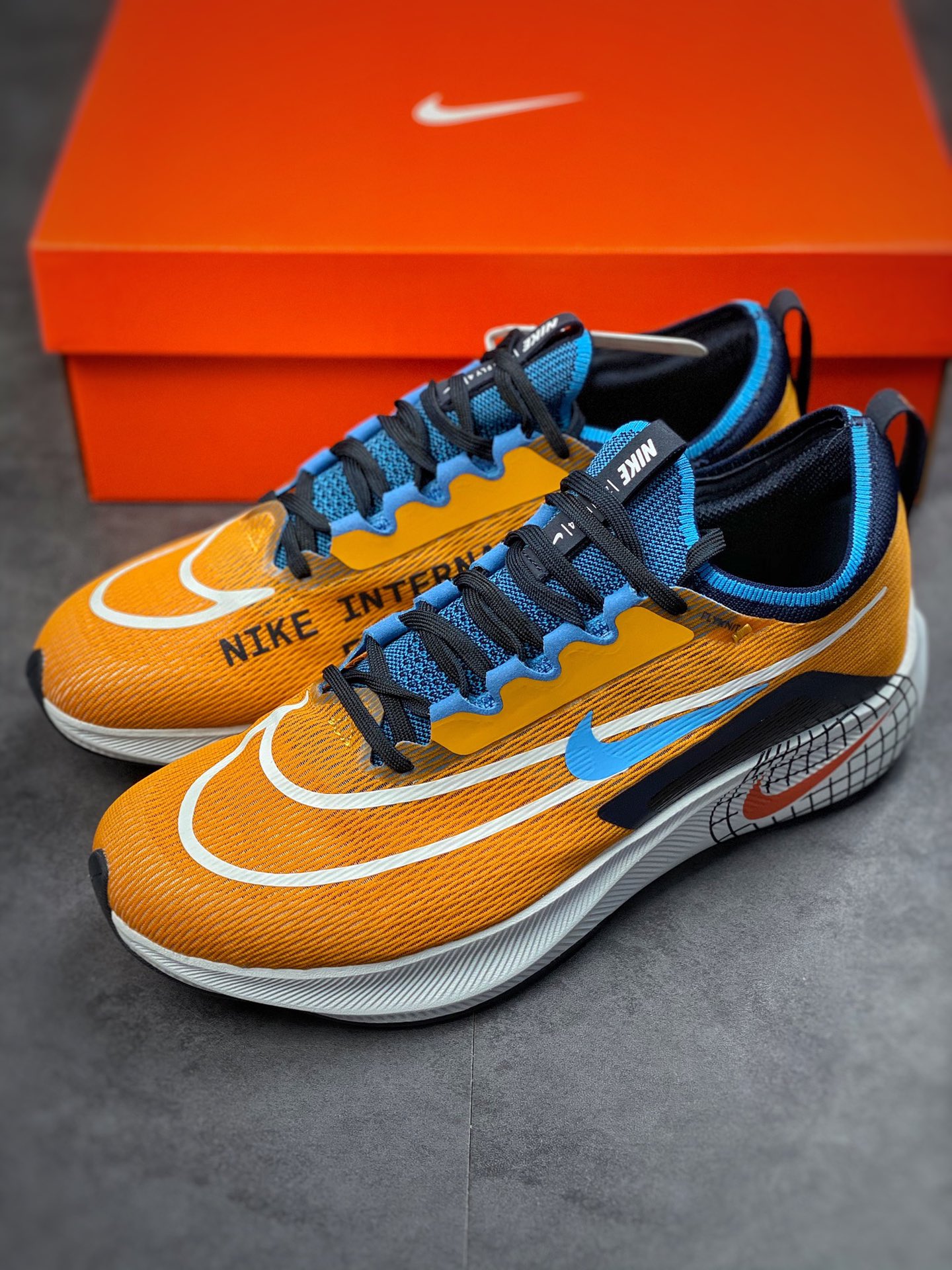 Nike Zoom Fly 4 男子超弹碳板跑步鞋DO9583-700 Nike Zoom Fly 4 男子超弹碳板跑步鞋DO9583-700