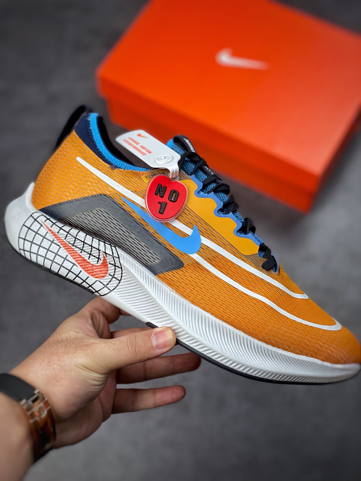 Nike Zoom Fly 4 男子超弹碳板跑步鞋DO9583-700 Nike Zoom Fly 4 男子超弹碳板跑步鞋DO9583-700