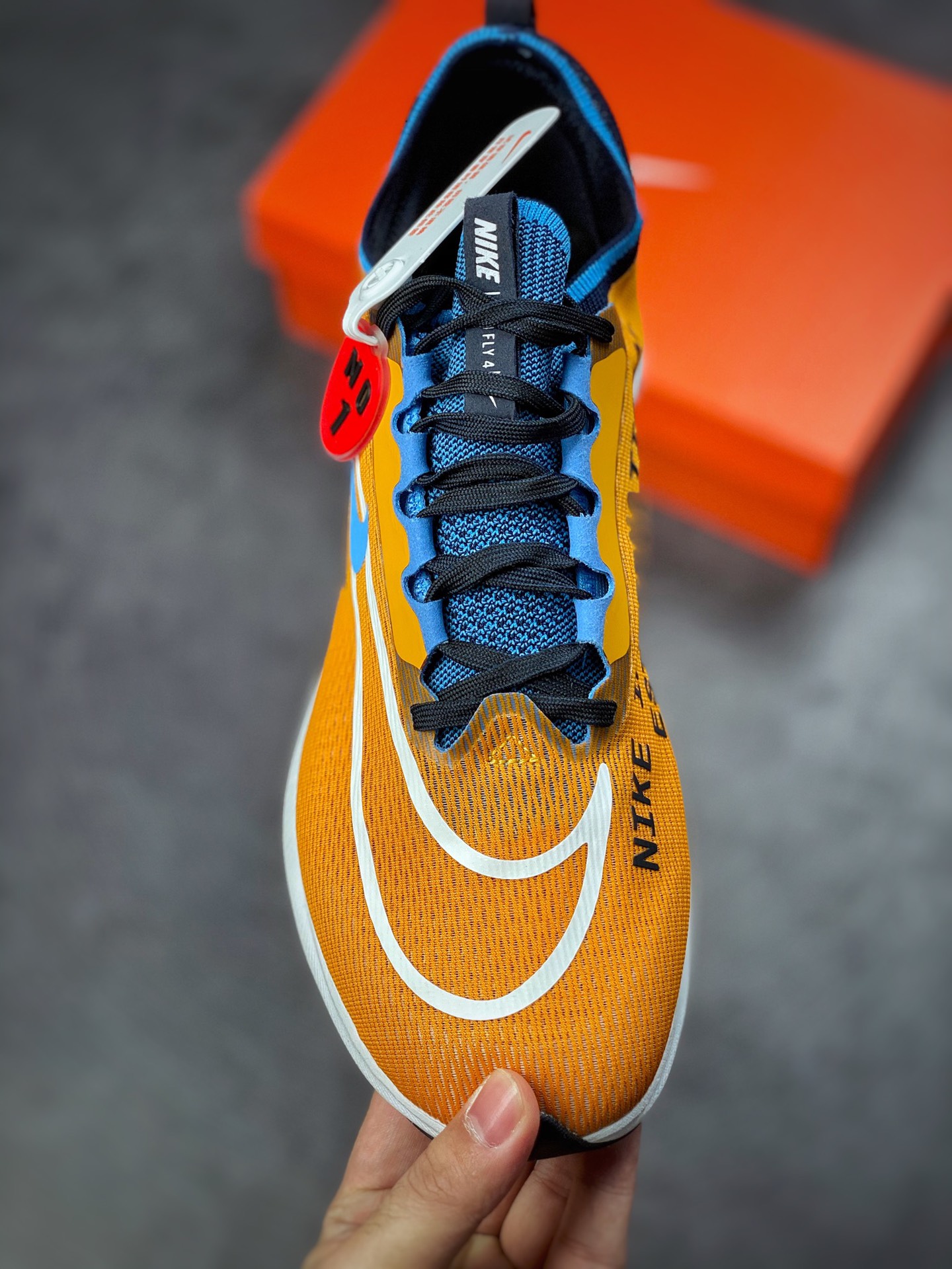 Nike Zoom Fly 4 男子超弹碳板跑步鞋DO9583-700 Nike Zoom Fly 4 男子超弹碳板跑步鞋DO9583-700