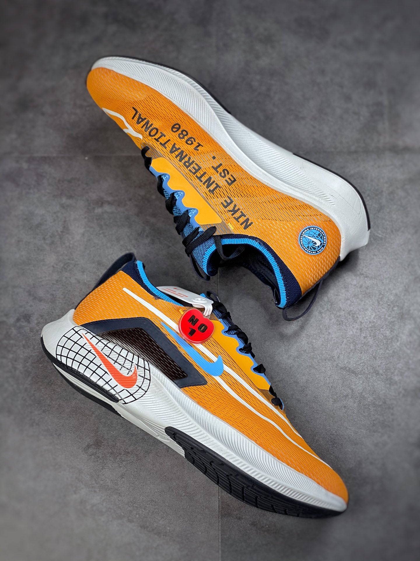 Nike Zoom Fly 4 男子超弹碳板跑步鞋DO9583-700 Nike Zoom Fly 4 男子超弹碳板跑步鞋DO9583-700