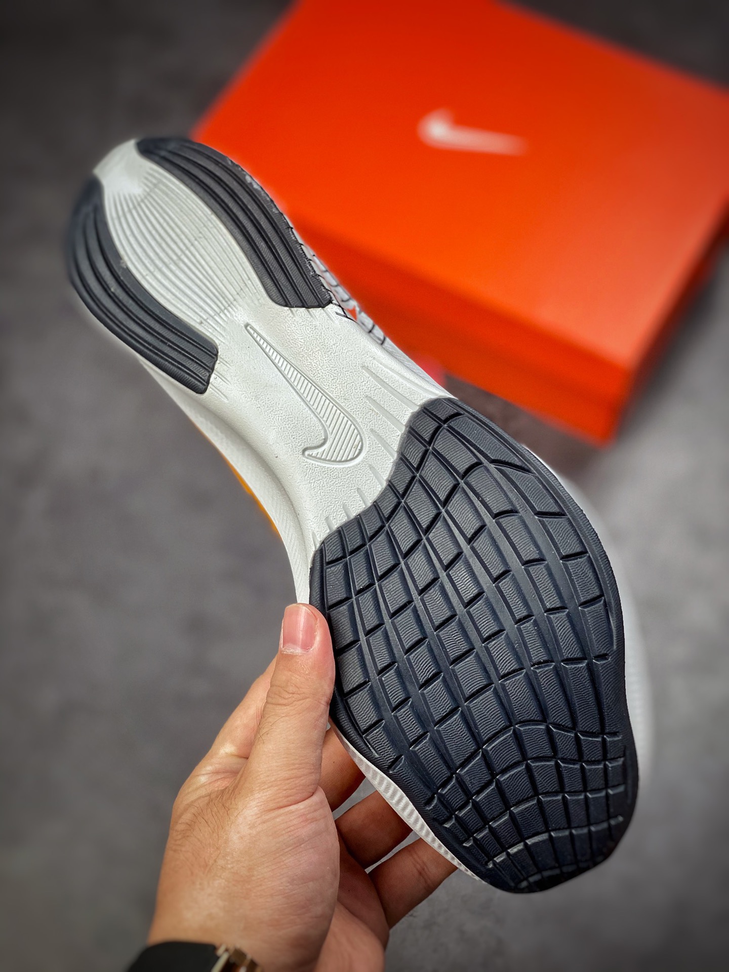 Nike Zoom Fly 4 男子超弹碳板跑步鞋DO9583-700 Nike Zoom Fly 4 男子超弹碳板跑步鞋DO9583-700