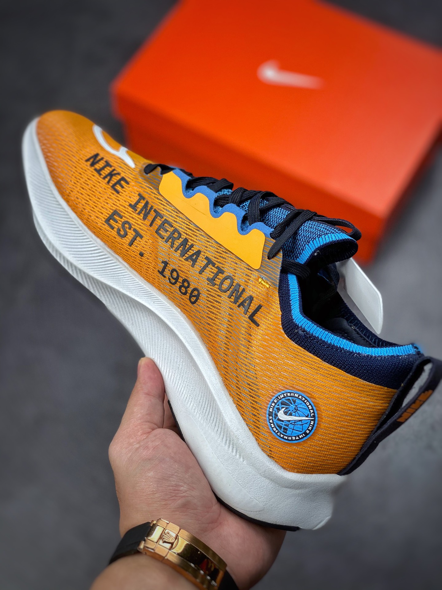 Nike Zoom Fly 4 男子超弹碳板跑步鞋DO9583-700 Nike Zoom Fly 4 男子超弹碳板跑步鞋DO9583-700