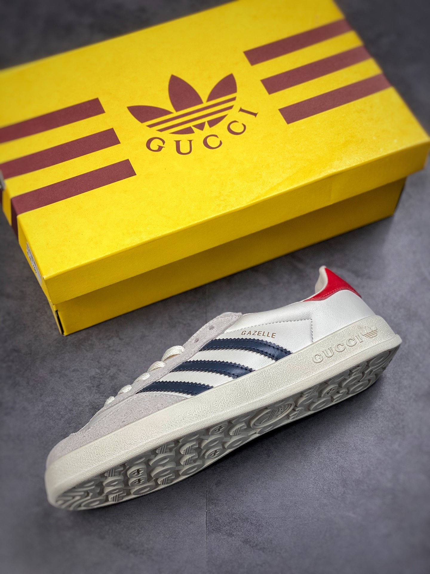 Adidas x GUCCI heavyweight joint clover logo and iconic three bars as design elements 707847 UTT10 9060