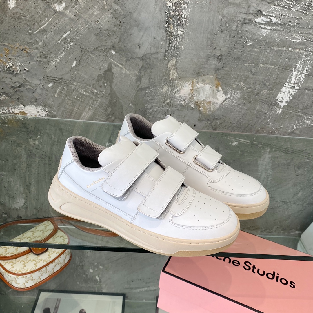 情侣款👫Acne Studios 笑脸魔术贴小白鞋❗️❗️欧阳娜娜同款！谁会拒绝一双奶香奶香的小白鞋，上脚也太可爱了🉑 原版一比一复刻出货 所有细节材料绝对到位🧐 码数:女35-40、男39-44