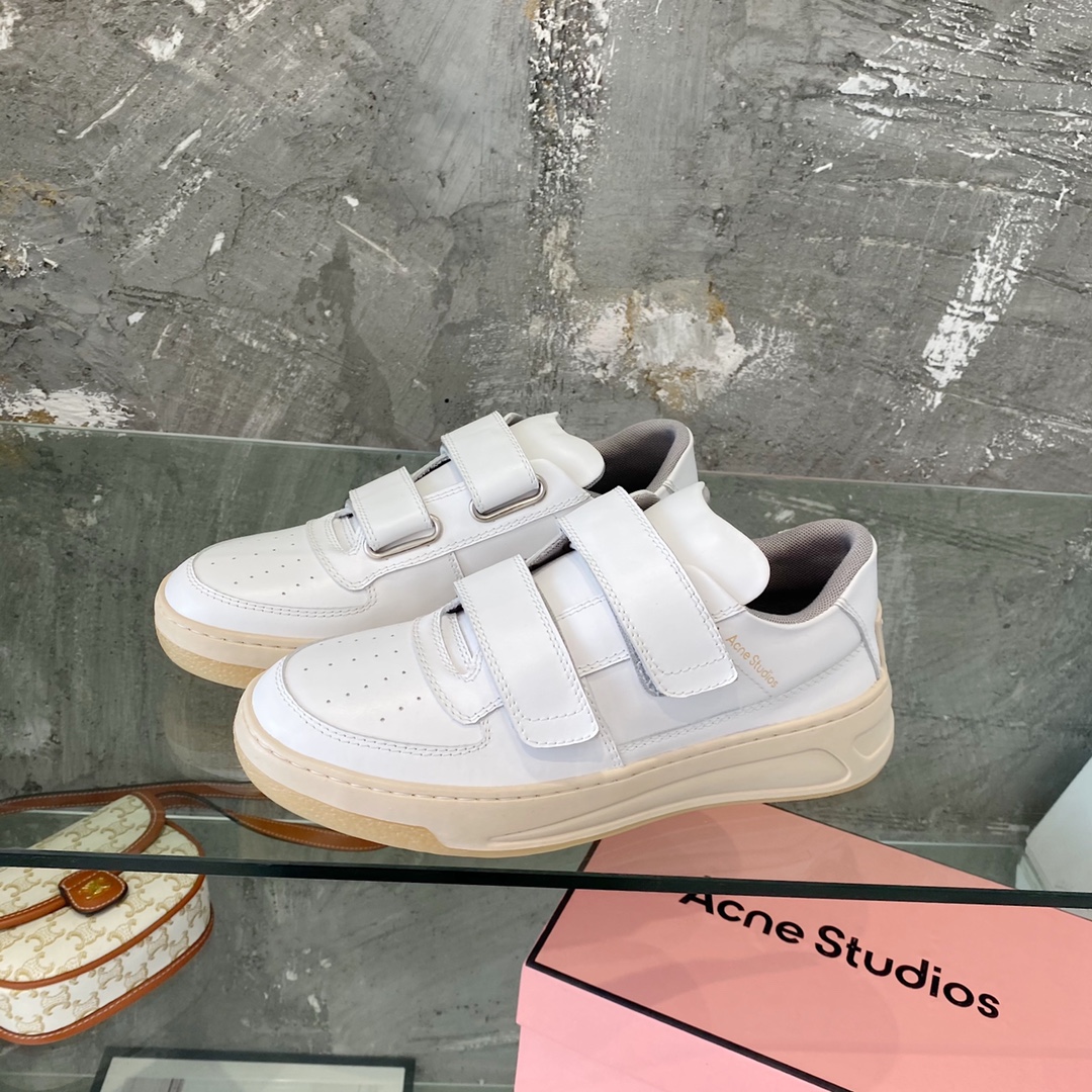 情侣款👫Acne Studios 笑脸魔术贴小白鞋❗️❗️欧阳娜娜同款！谁会拒绝一双奶香奶香的小白鞋，上脚也太可爱了🉑 原版一比一复刻出货 所有细节材料绝对到位🧐 码数:女35-40、男39-44