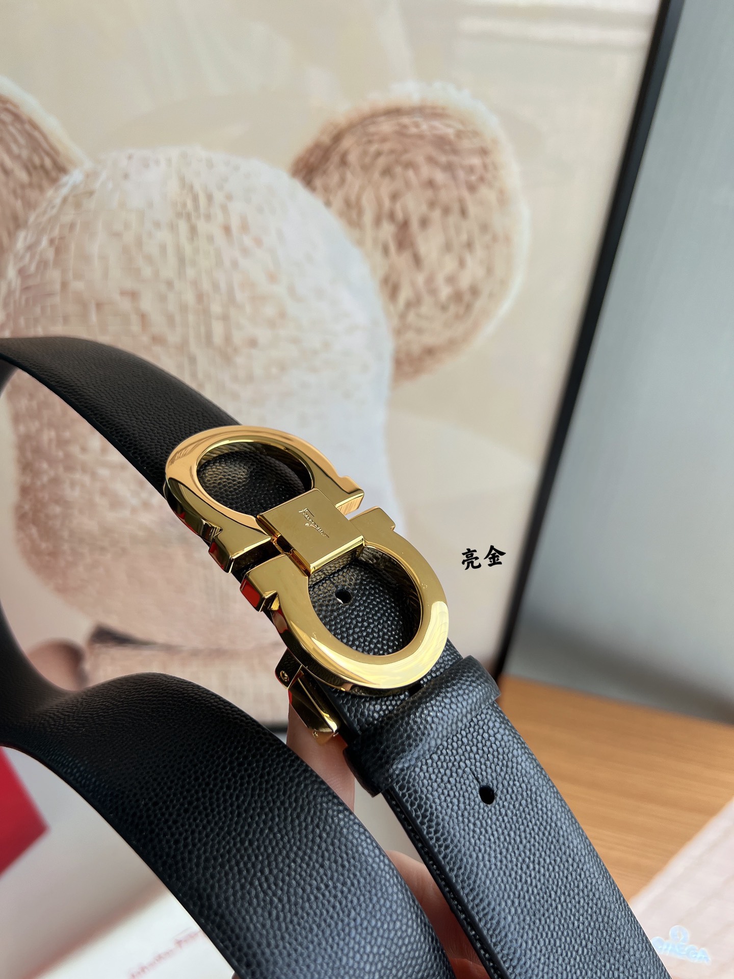 Salvatore  Ferragamo菲拉格慕男士3.5cm精致专柜版型双圈马蹄金属扣，头层牛皮双面腰带