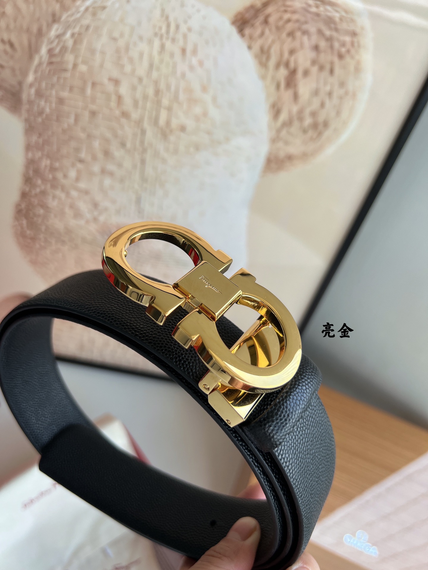 Salvatore  Ferragamo菲拉格慕男士3.5cm精致专柜版型双圈马蹄金属扣，头层牛皮双面腰带