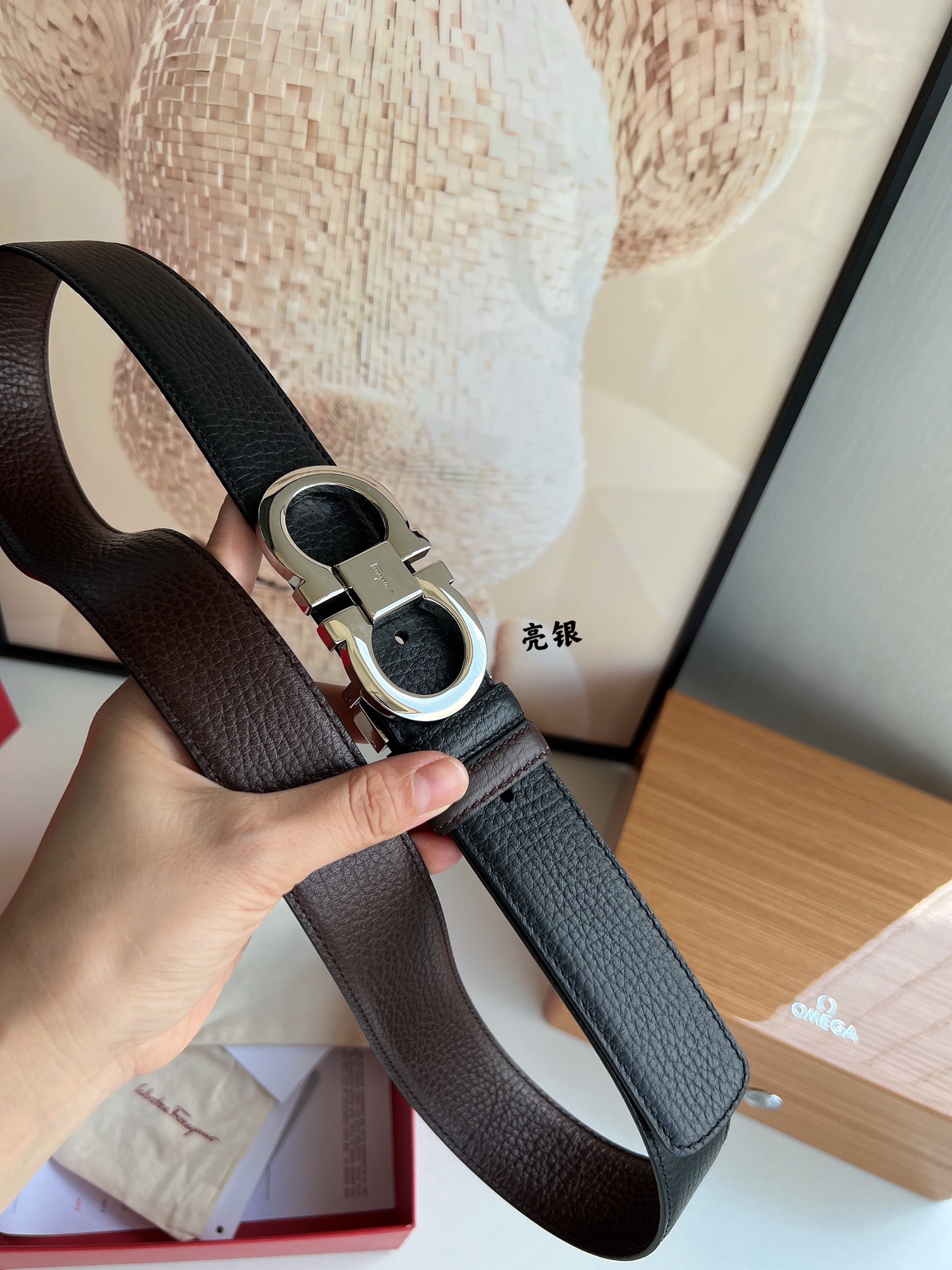 Salvatore  Ferragamo菲拉格慕男士3.5cm精致专柜版型双圈马蹄金属扣，头层牛皮双面腰带