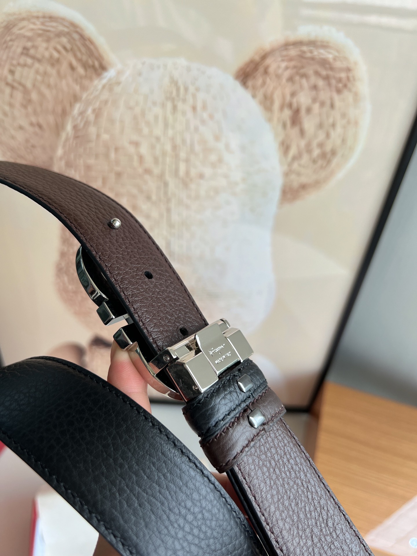 Salvatore  Ferragamo菲拉格慕男士3.5cm精致专柜版型双圈马蹄金属扣，头层牛皮双面腰带