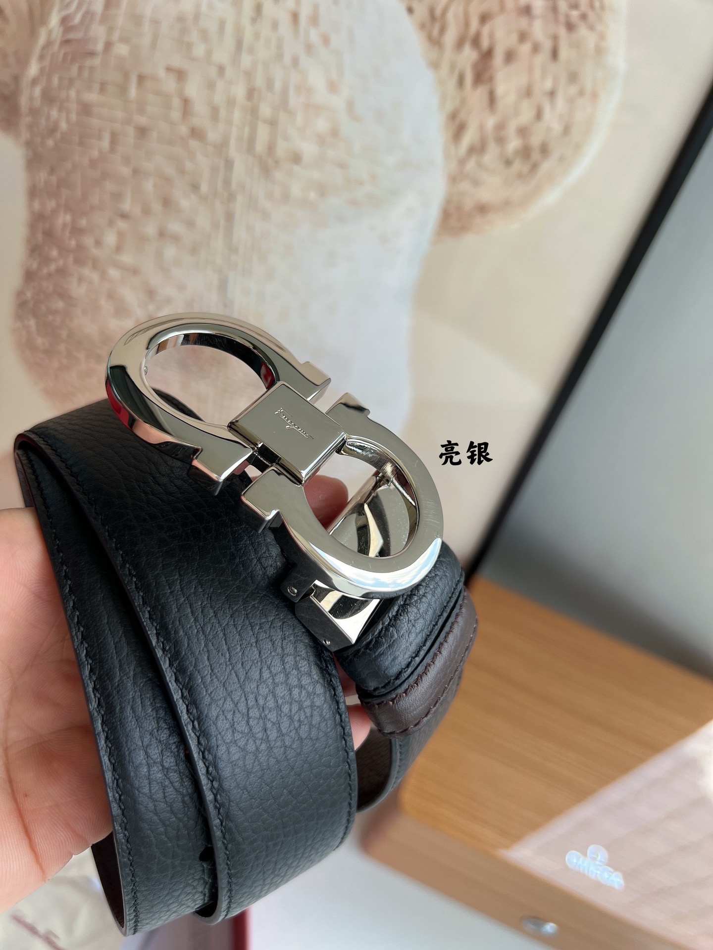 Salvatore  Ferragamo菲拉格慕男士3.5cm精致专柜版型双圈马蹄金属扣，头层牛皮双面腰带
