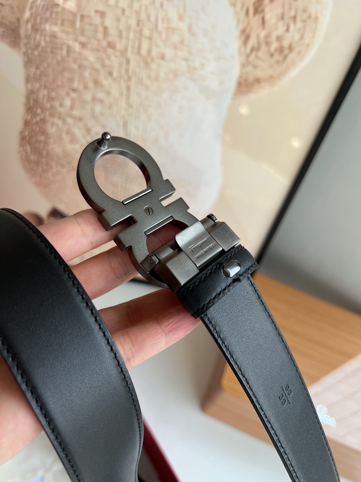 Salvatore  Ferragamo菲拉格慕男士3.5cm精致专柜版型双圈马蹄金属扣头层牛皮双面腰带