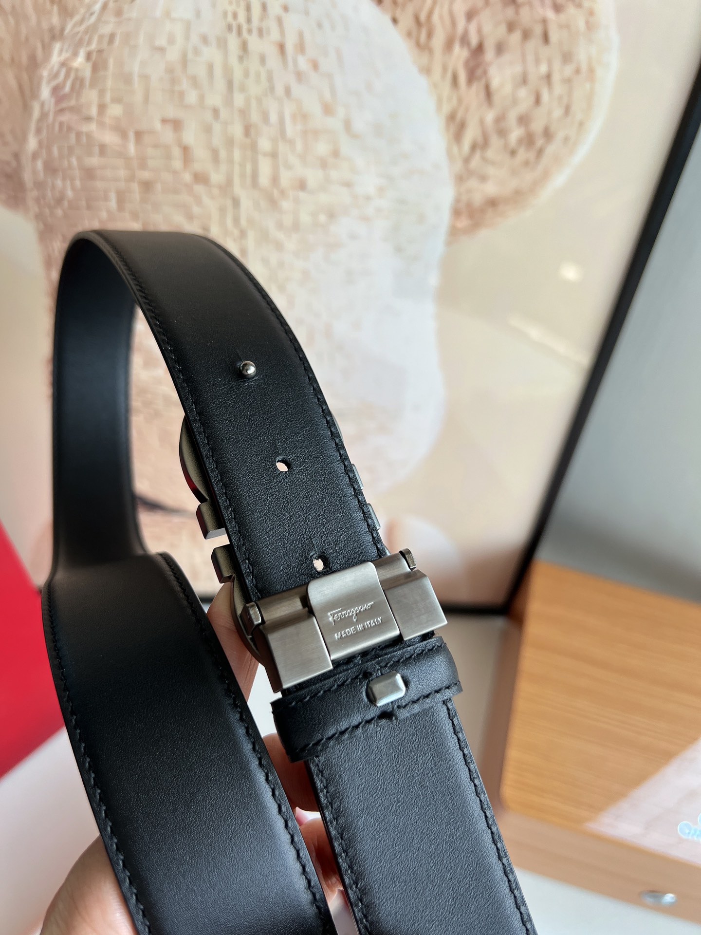 Salvatore  Ferragamo菲拉格慕男士3.5cm精致专柜版型双圈马蹄金属扣头层牛皮双面腰带