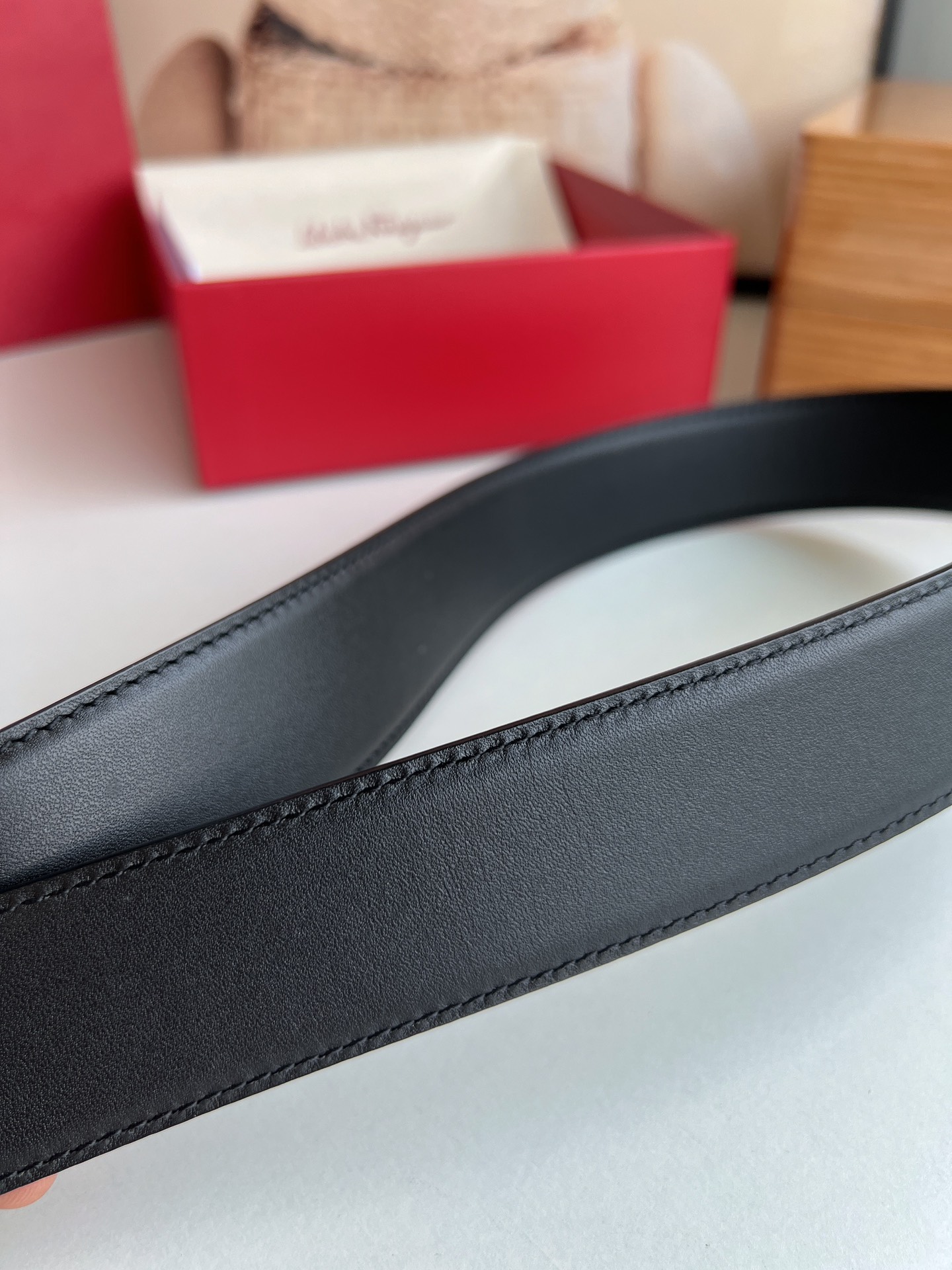 Salvatore  Ferragamo菲拉格慕男士3.5cm精致专柜版型双圈马蹄金属扣头层牛皮双面腰带