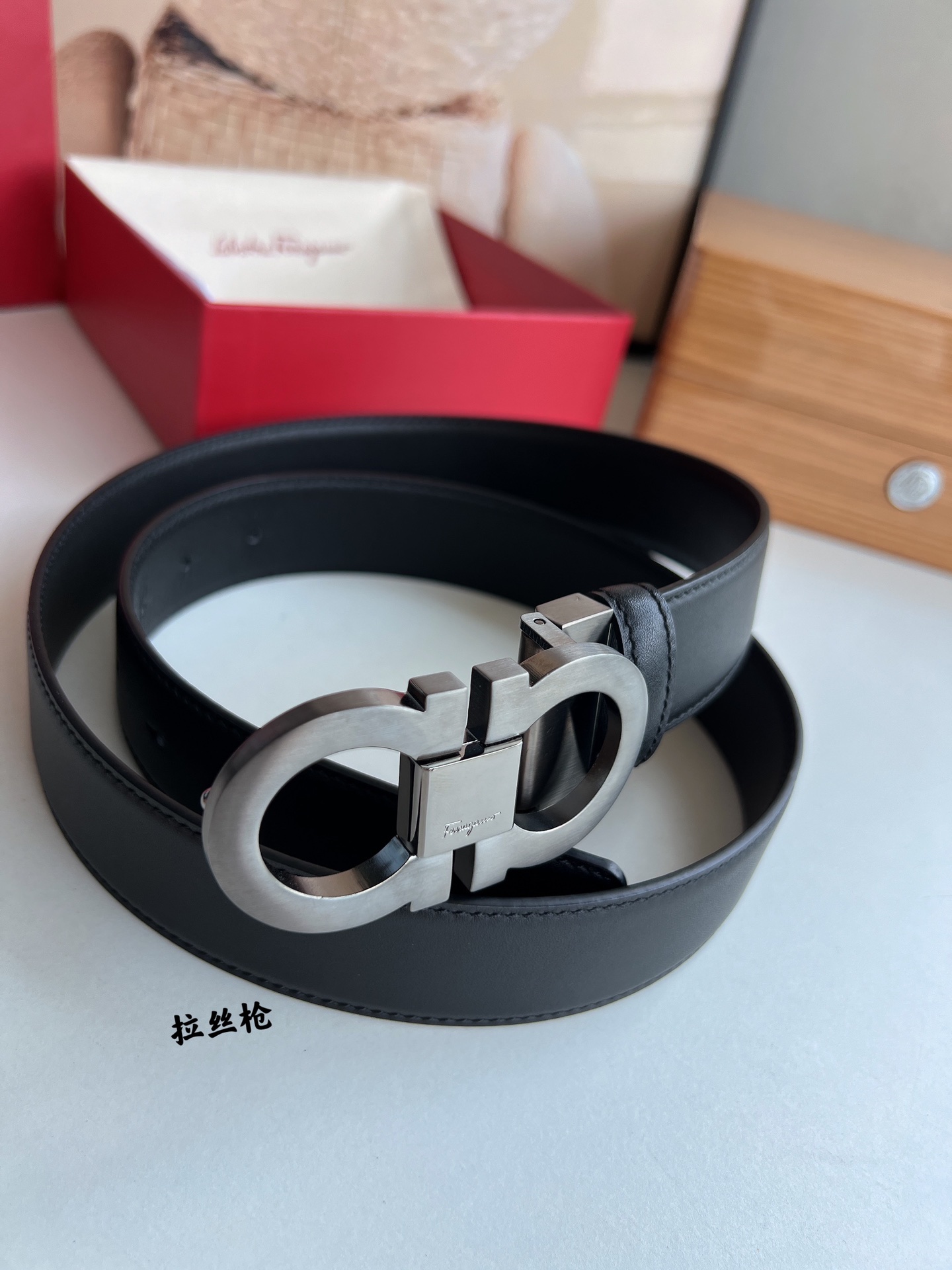 Salvatore  Ferragamo菲拉格慕男士3.5cm精致专柜版型双圈马蹄金属扣头层牛皮双面腰带
