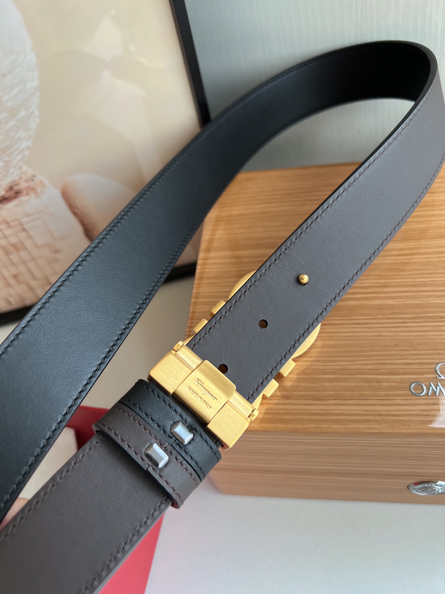 Salvatore  Ferragamo菲拉格慕男士3.5cm精致专柜版型双圈马蹄金属扣头层牛皮双面腰带