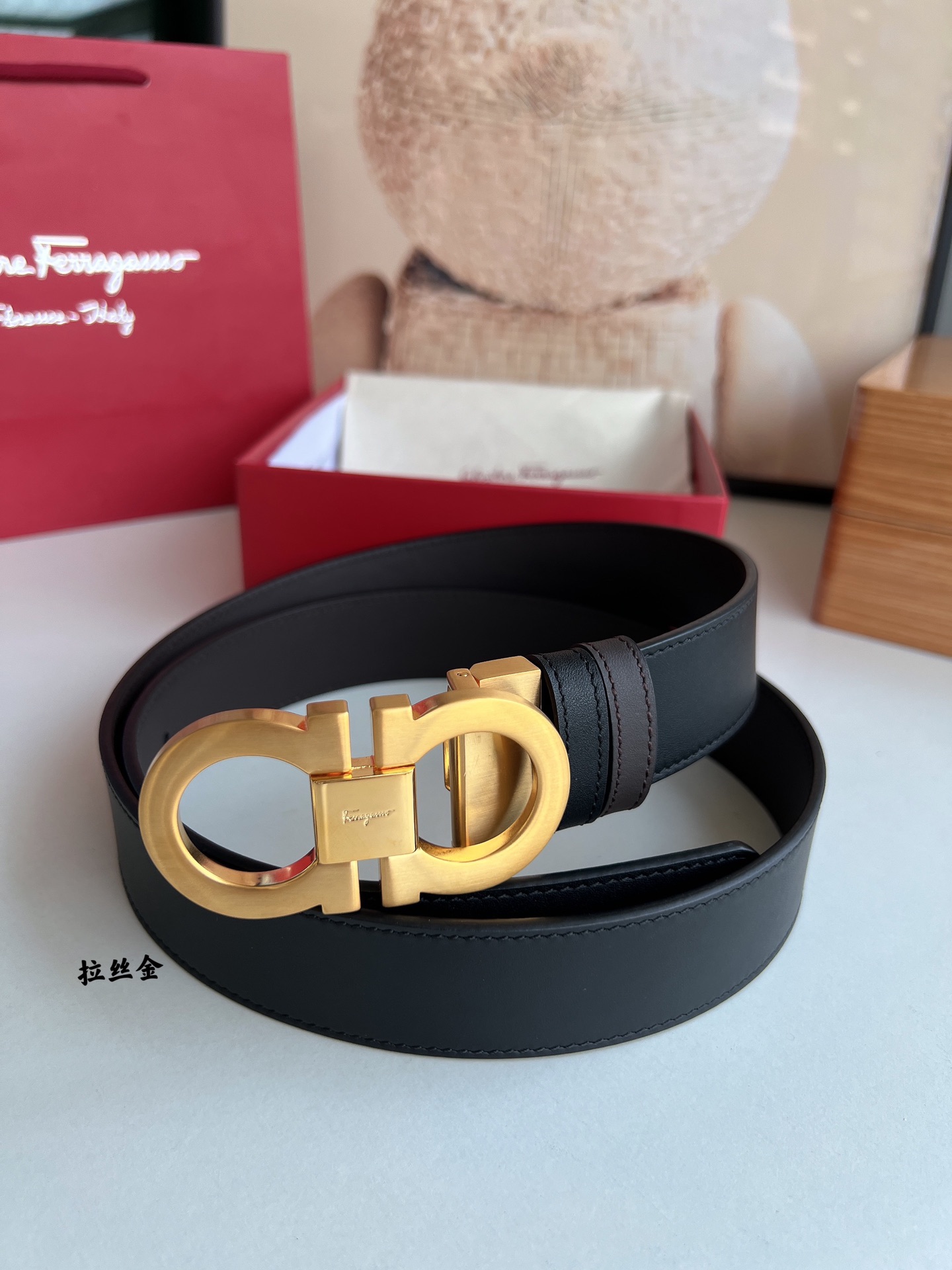 Salvatore  Ferragamo菲拉格慕男士3.5cm精致专柜版型双圈马蹄金属扣头层牛皮双面腰带
