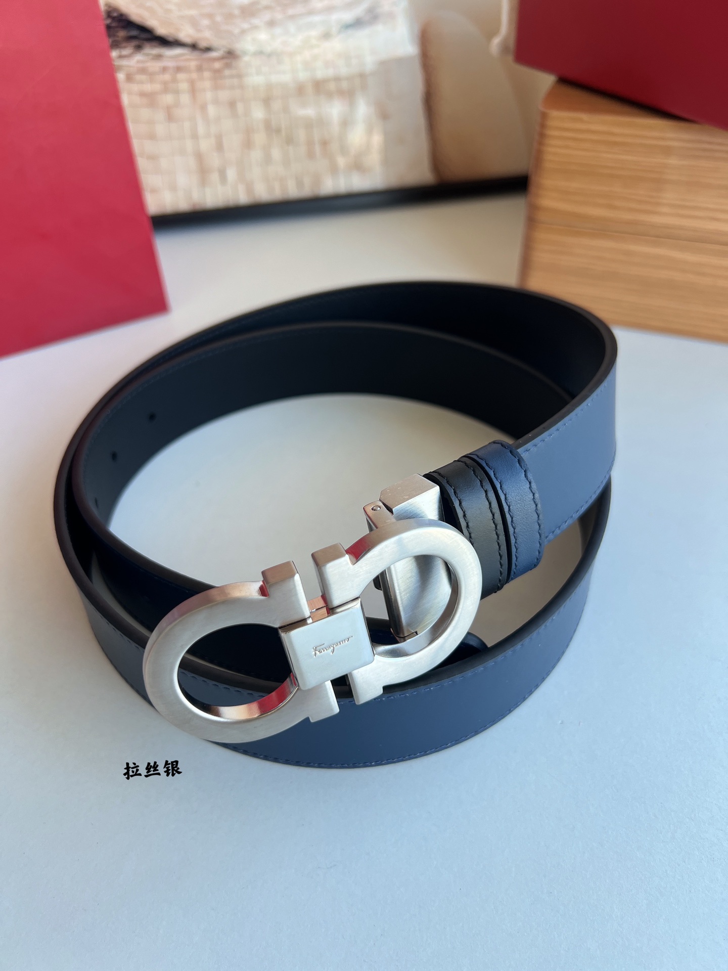 Salvatore  Ferragamo菲拉格慕男士3.5cm精致专柜版型双圈马蹄金属扣头层牛皮双面腰带