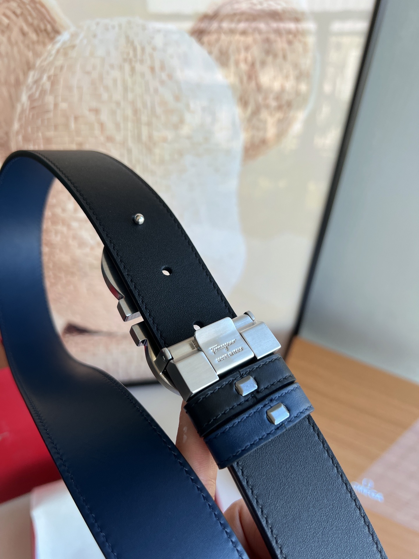 Salvatore  Ferragamo菲拉格慕男士3.5cm精致专柜版型双圈马蹄金属扣头层牛皮双面腰带