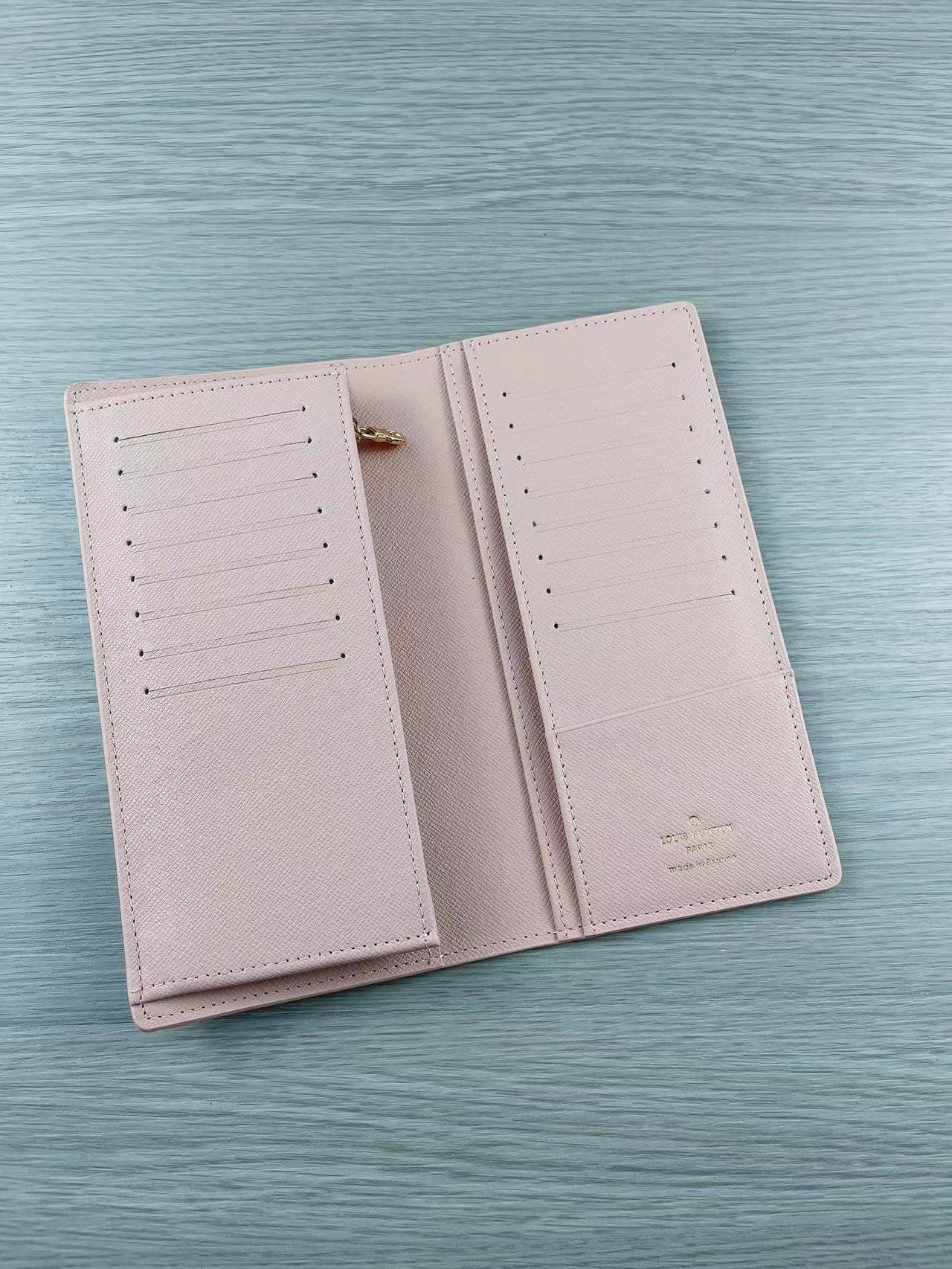 Close-up on the card storage design in a leather bifold wallet