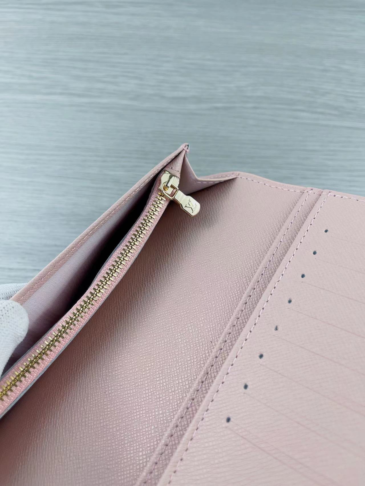 Image of the bifold leather wallet in use, in a pocket.