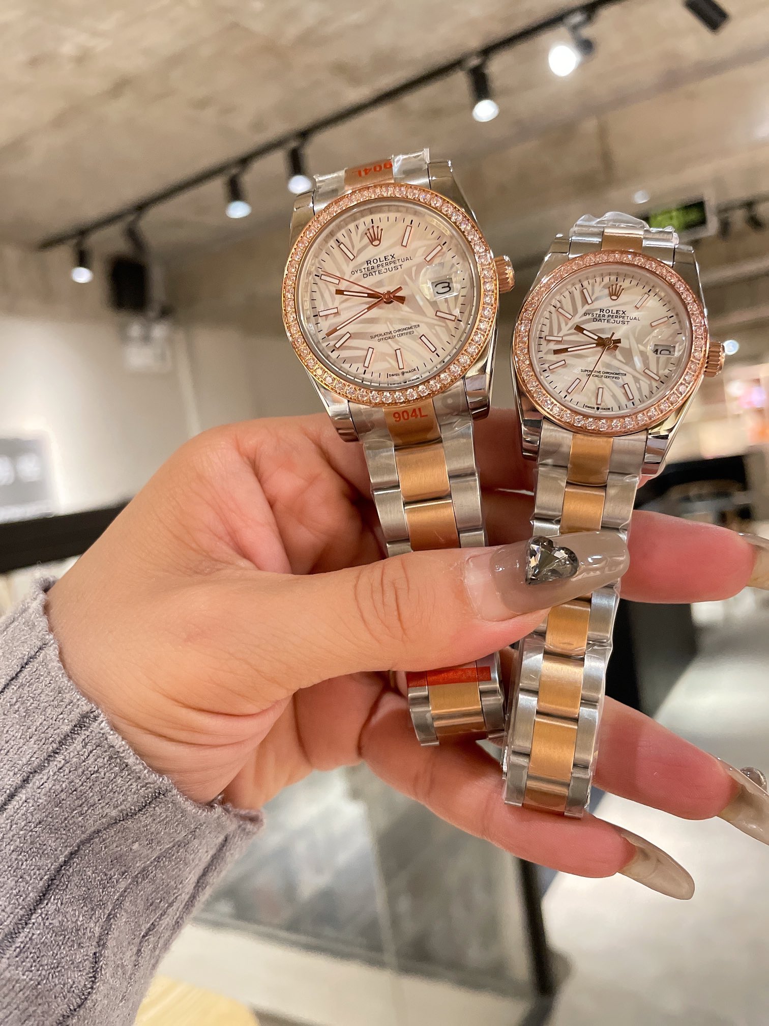 K5   劳力士 Rolex  日志 系列经典女款 实芯三珠钢带-原装压扣  设计显出独特高贵优雅女神气质316精钢表壳搭配施华洛世奇水晶钻石，纯手工镶嵌而成，女性气质，高端大气，不显浮华的风格广受成功人士喜爱，逐渐深刻人心，并备受各界女士推重。工艺精湛，糅合尊贵、典雅和独特气质于一身