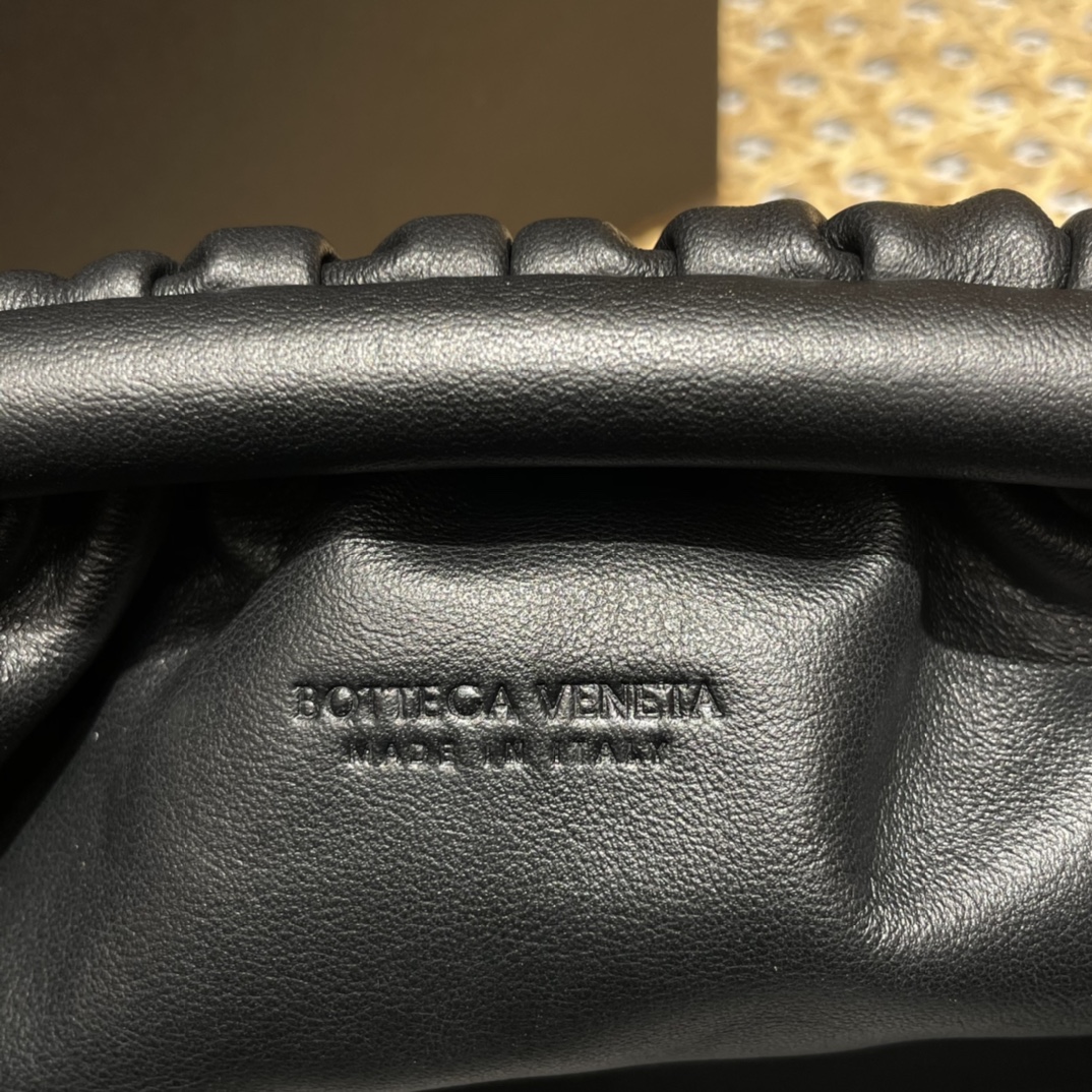 Bottega Veneta ๐๐๐ ๐๐๐๐ ๐๐๐๐พ๐ 22CM ไบๆตๅ
585852้ป่ฒ
