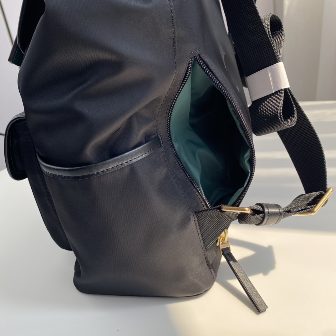 Tory Burch 编号012 汤丽柏琦 PIPER FLAP 多口袋双T LOGO双肩背包 74649
