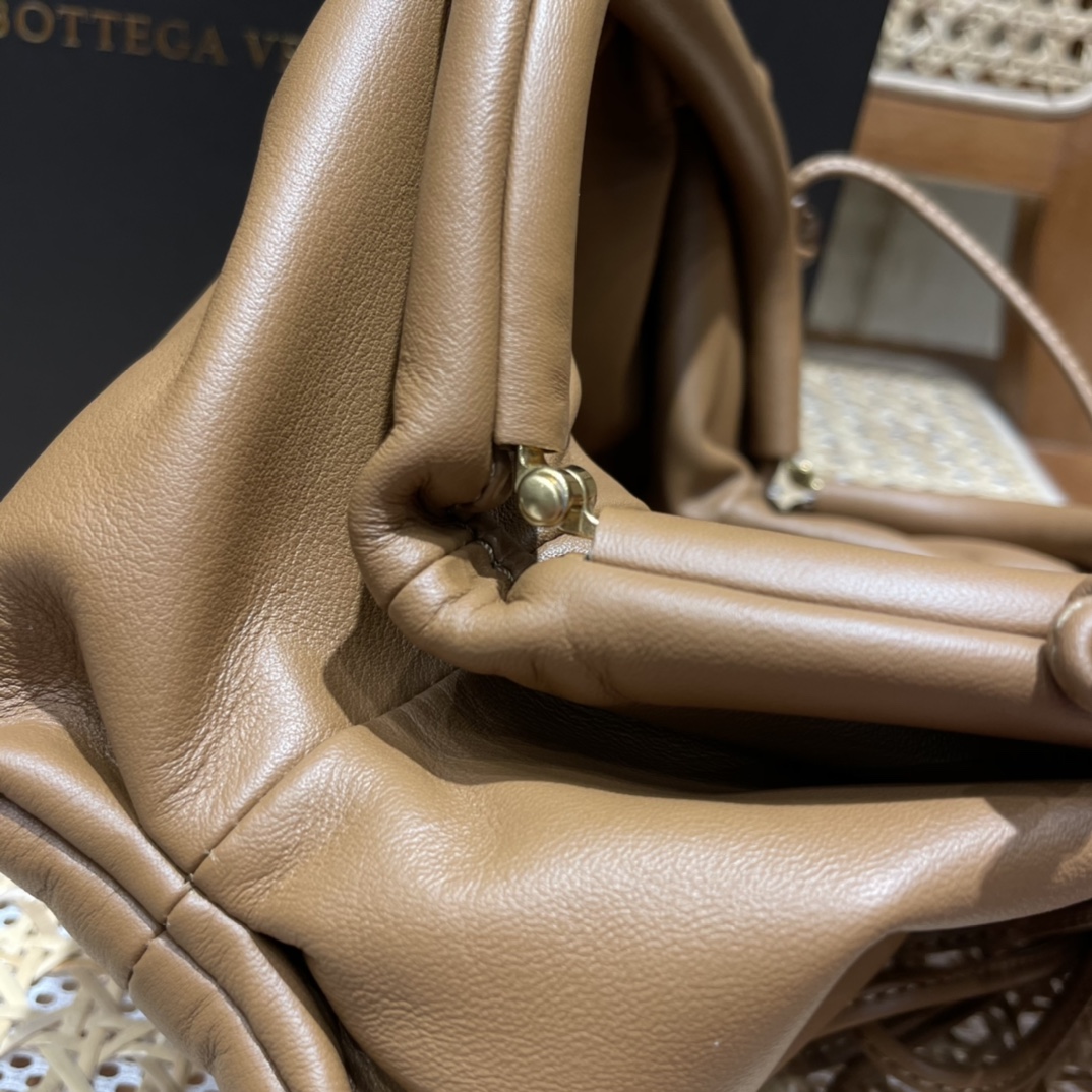 Bottega Veneta ๐๐๐ ๐๐๐๐ ๐๐๐๐พ๐ 22CM ไบๆตๅ
585852็ฆ็ณ่ฒ
