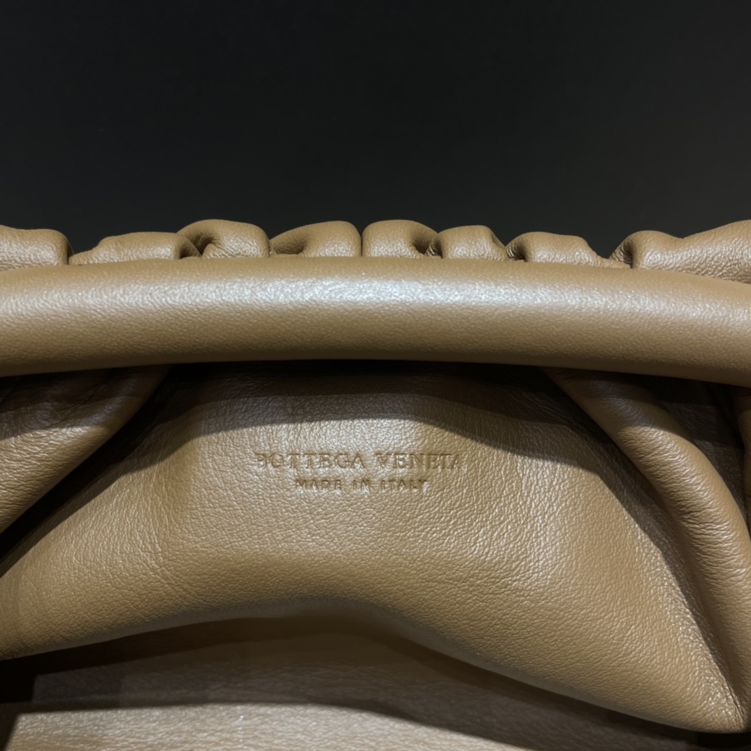 Bottega Veneta ๐๐๐ ๐๐๐๐ ๐๐๐๐พ๐ 22CM ไบๆตๅ
585852็ฆ็ณ่ฒ