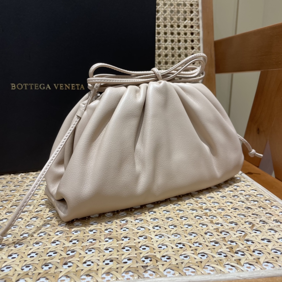 Bottega Veneta ๐๐๐ ๐๐๐๐ ๐๐๐๐พ๐ 22CM ไบๆตๅ
585852ๅฅถ่ถ่ฒ