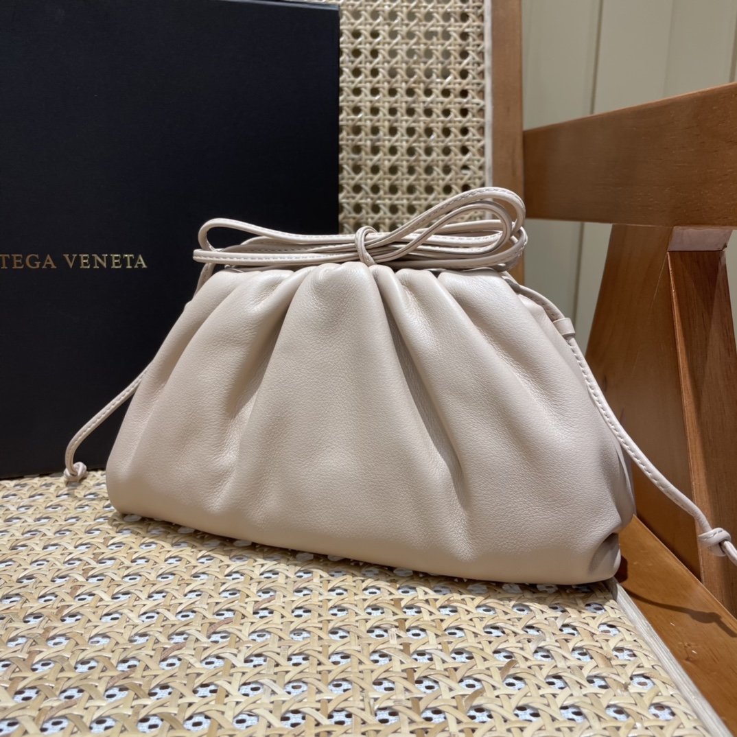 Bottega Veneta ๐๐๐ ๐๐๐๐ ๐๐๐๐พ๐ 22CM ไบๆตๅ
585852ๅฅถ่ถ่ฒ