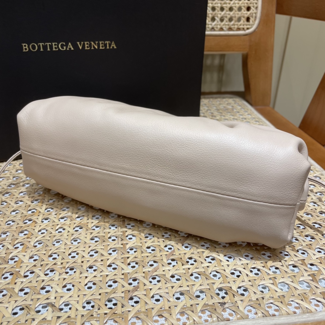Bottega Veneta ๐๐๐ ๐๐๐๐ ๐๐๐๐พ๐ 22CM ไบๆตๅ
585852ๅฅถ่ถ่ฒ