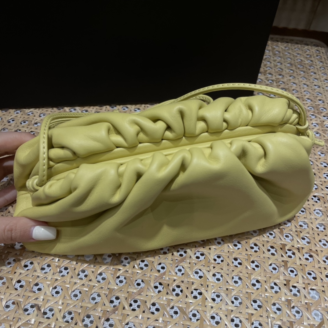 Bottega Veneta ๐๐๐ ๐๐๐๐ ๐๐๐๐พ๐ 22CM ไบๆตๅ
585852่้ป่ฒ