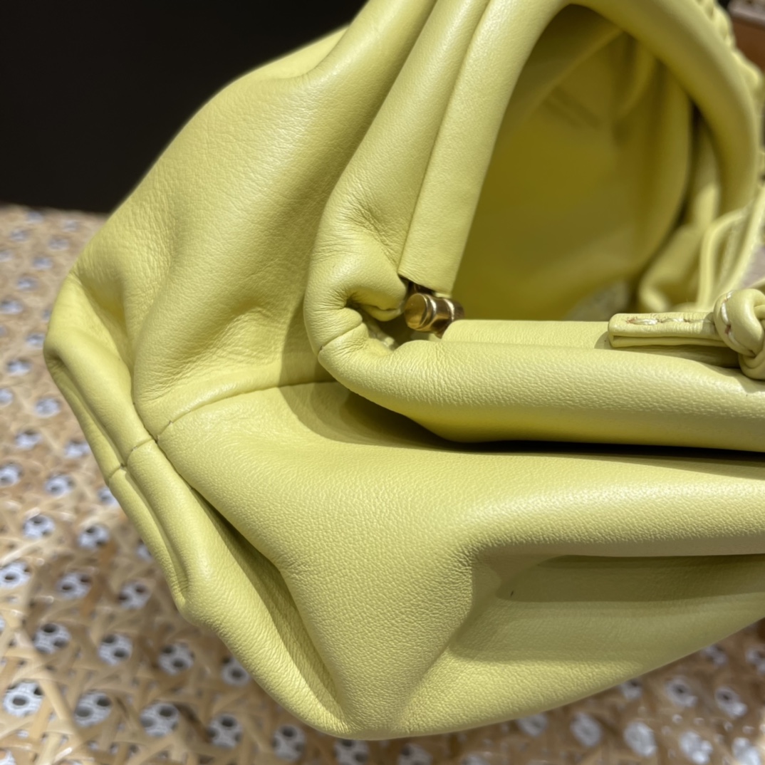 Bottega Veneta ๐๐๐ ๐๐๐๐ ๐๐๐๐พ๐ 22CM ไบๆตๅ
585852่้ป่ฒ