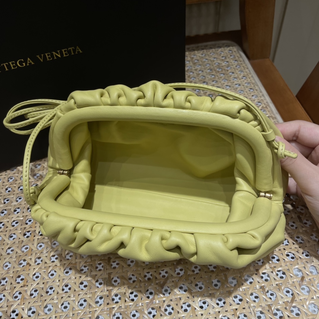 Bottega Veneta ๐๐๐ ๐๐๐๐ ๐๐๐๐พ๐ 22CM ไบๆตๅ
585852่้ป่ฒ