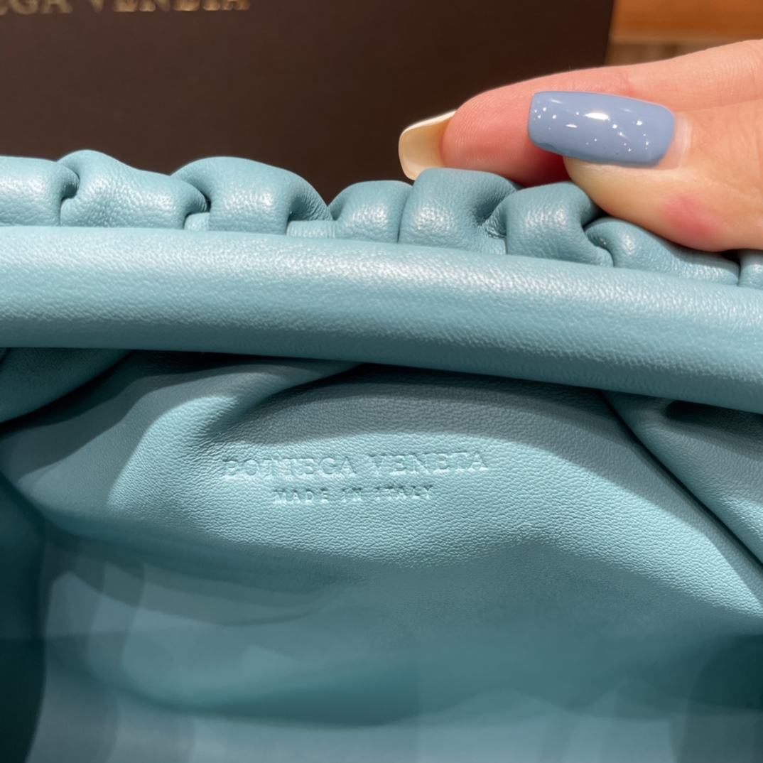 Bottega Veneta ๐๐๐ ๐๐๐๐ ๐๐๐๐พ๐ 22CM ไบๆตๅ
585852ๆฒน็ป่