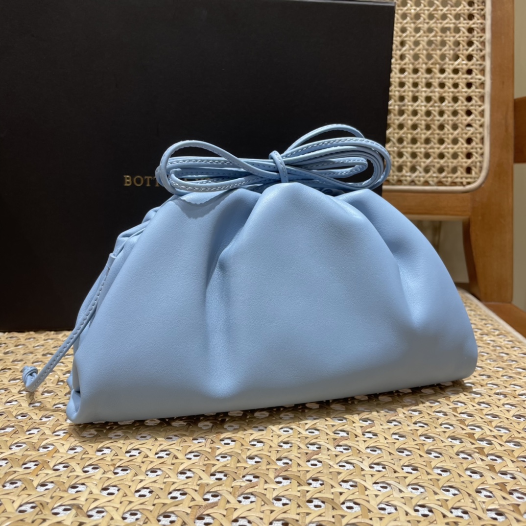 Bottega Veneta ๐๐๐ ๐๐๐๐ ๐๐๐๐พ๐ 22CM ไบๆตๅ
585852ๅฐ่