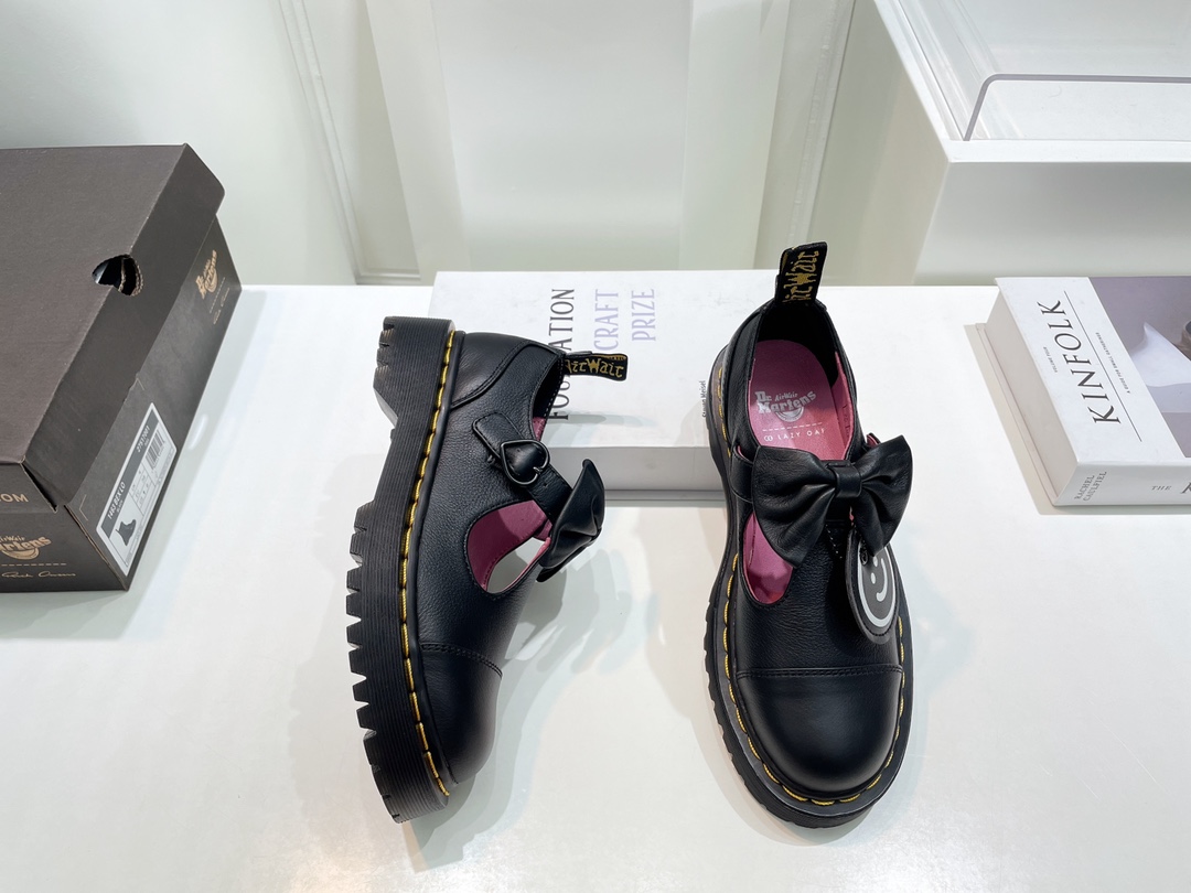 Danish Design: Dr. Martens Autumn Shoes with Thick Delaford Soles - 图片 4
