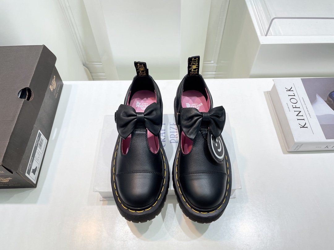 Danish Design: Dr. Martens Autumn Shoes with Thick Delaford Soles - 图片 1