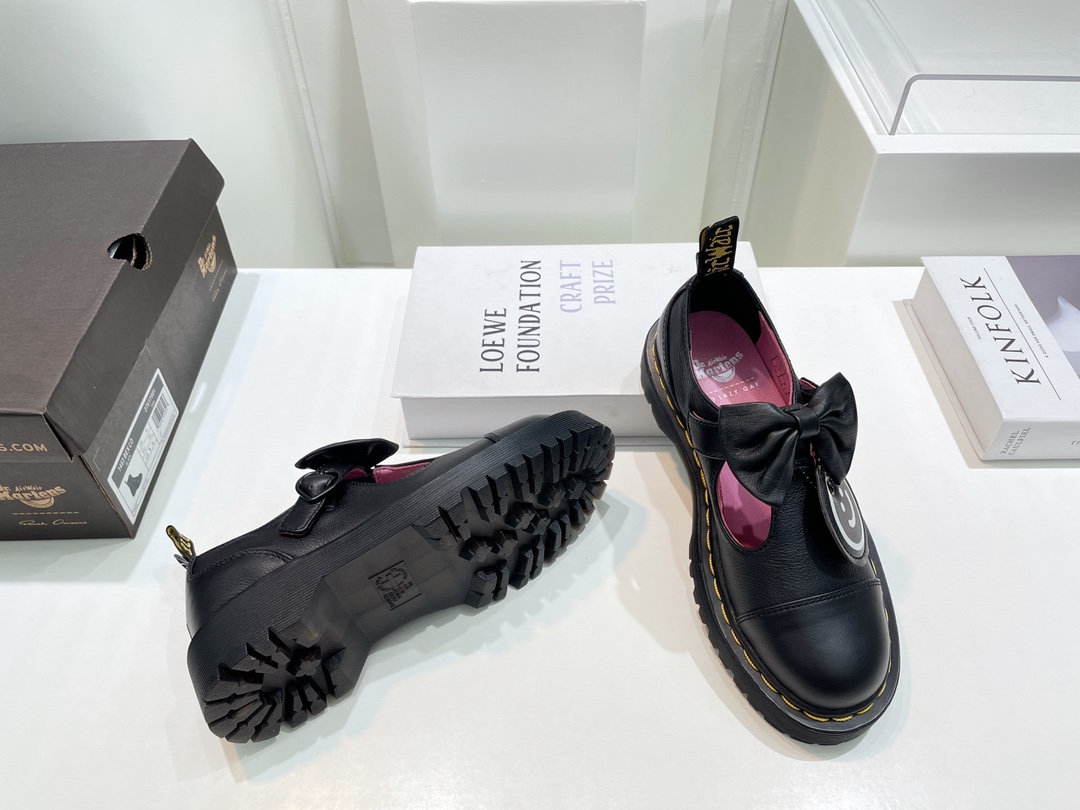 Danish Design: Dr. Martens Autumn Shoes with Thick Delaford Soles - 图片 9